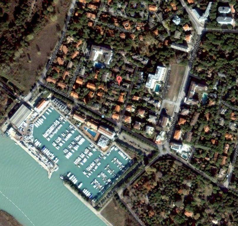 Lignano Exclusive With Pool Apartment Lignano Sabbiadoro Exterior photo